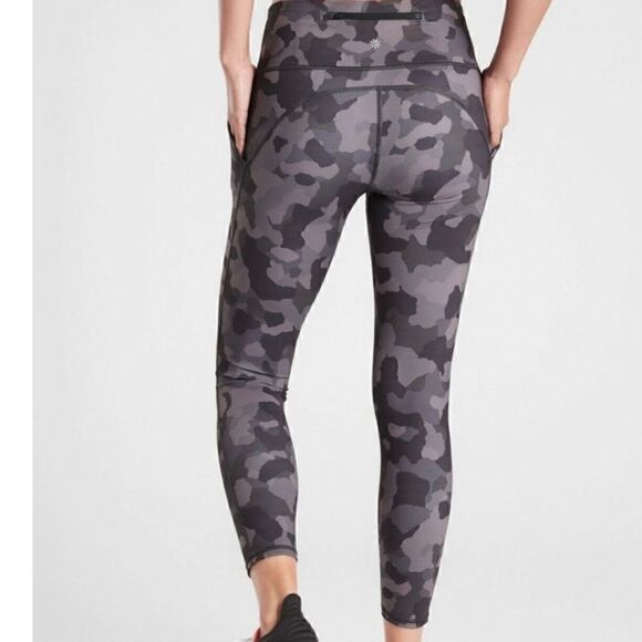 Athleta Lightning Stash Pocket Camo 7/8 Tight Legging Black Camo Women’s Size XS - Picture 4 of 16